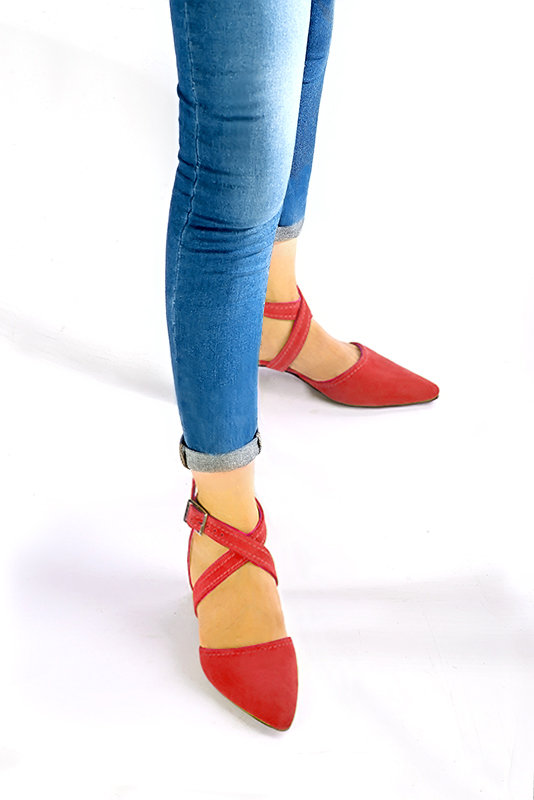 Scarlet red women's open side shoes, with crossed straps. Tapered toe. Low flare heels. Worn view - Florence KOOIJMAN